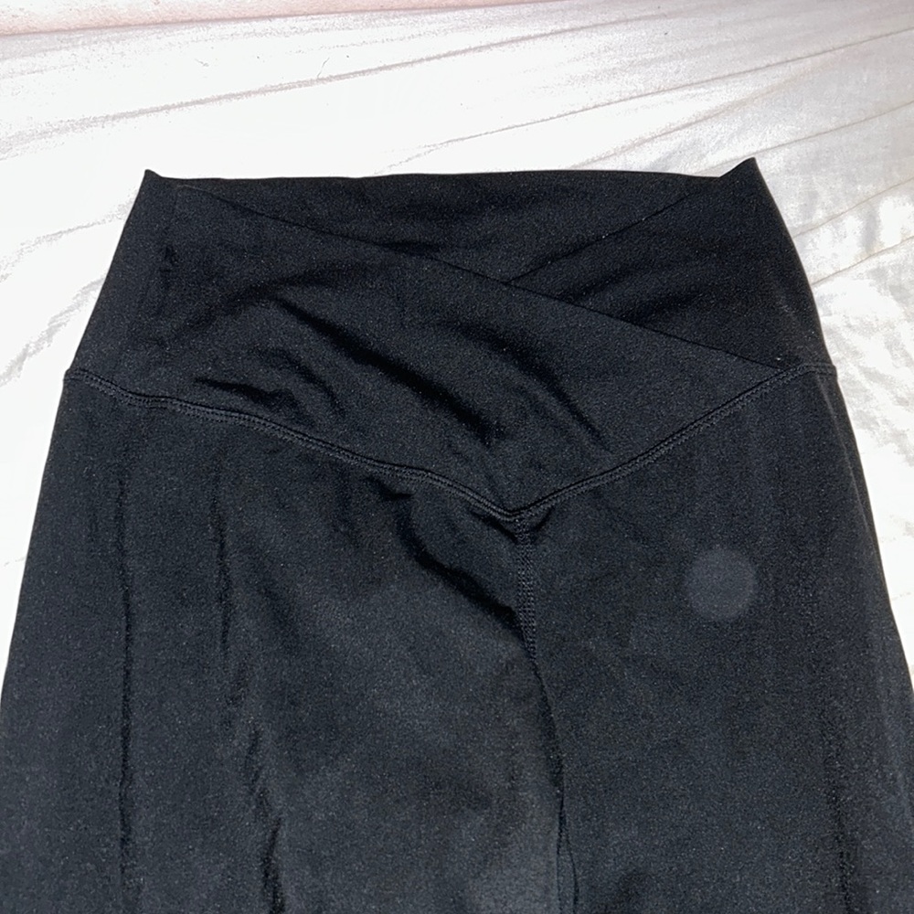 Black crossover flare leggings - Picture 2 of 3